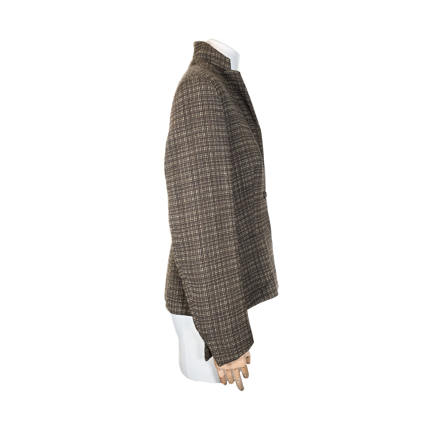 A brown checkered NATAN jacket on a mannequin, displaying a classic design suitable for both city and countryside wear.