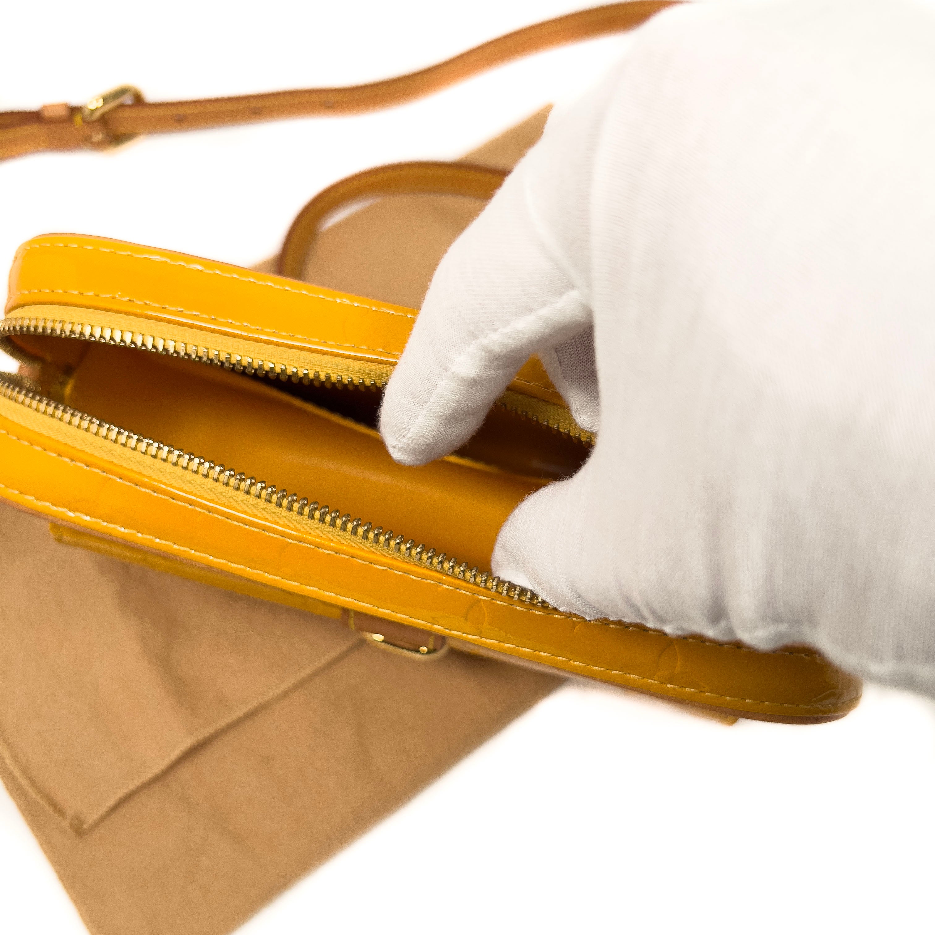 Vintage Louis Vuitton Monogram Christie Juliette Pochette Monogram Vernis Yellow M91108