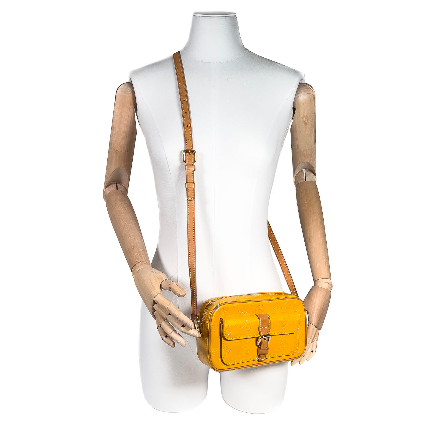 Vintage Louis Vuitton Monogram Christie Juliette Pochette Monogram Vernis Yellow M91108
A vintage Louis Vuitton Monogram Christie Juliette Pochette in yellow Monogram Vernis with a shoulder strap displayed on a mannequin.