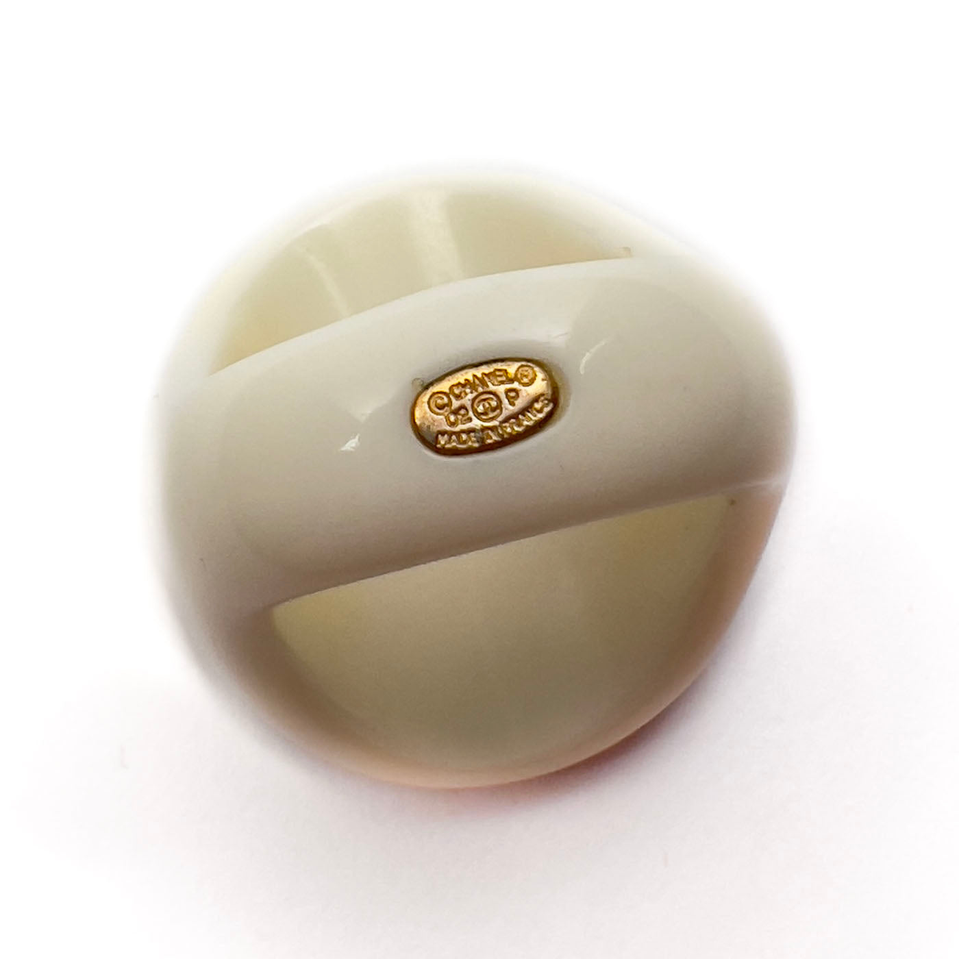 Vintage Chanel White Camelia Resin CC Ring Size EU17,5 / US7,5 02P