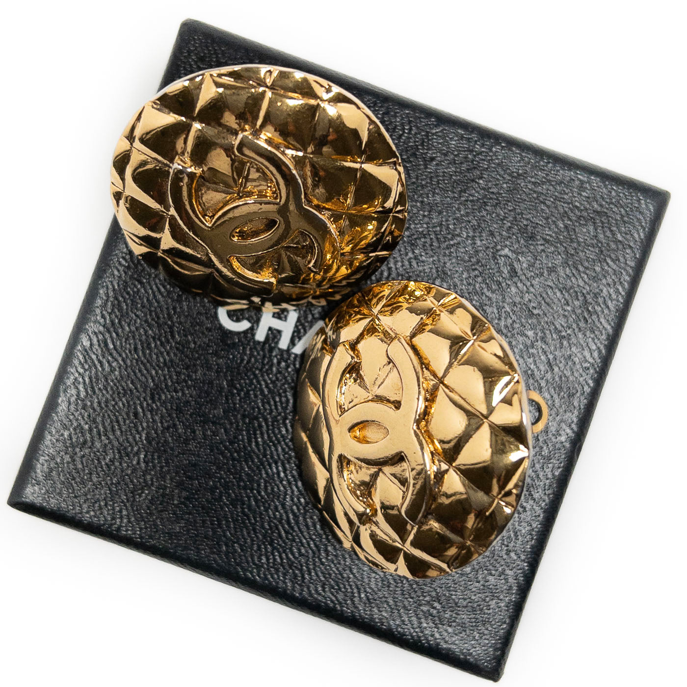 Vintage Chanel gouden clip oorbellen CC matelasse groot