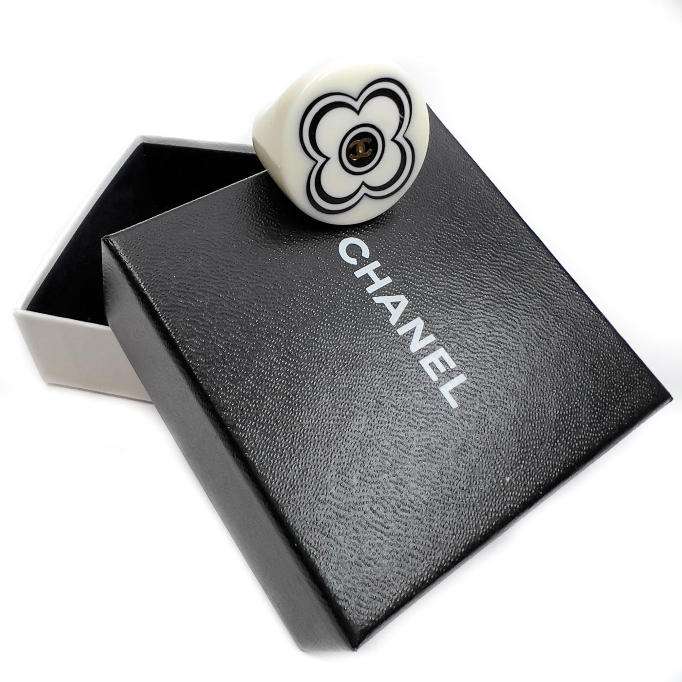 Vintage Chanel White Camelia Resin CC Ring Size EU17,5 / US7,5 02P