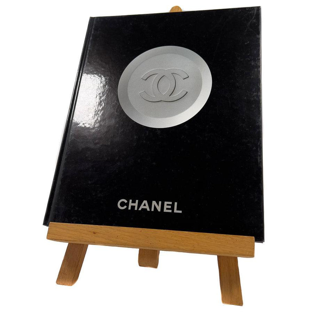 Vintage Chanel Prints Collection Automne/Hiver Paris 1998 - 1999 Catalogue