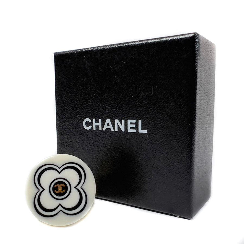 Vintage Chanel White Camelia Resin CC Ring EU17,5 / US7,5 02P